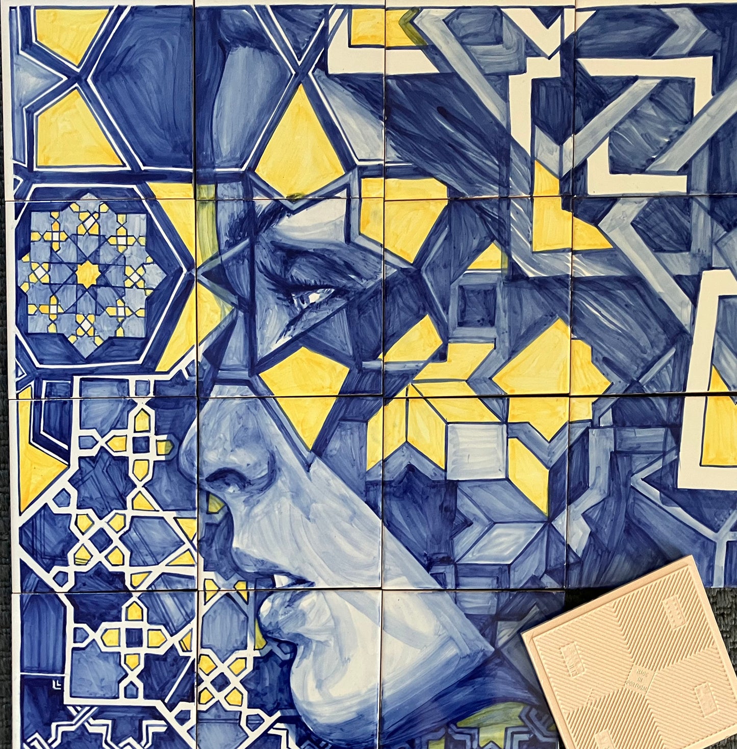Hand painted tile mural "Portuguesa2". A Set of 16 glazed ceramic tiles.